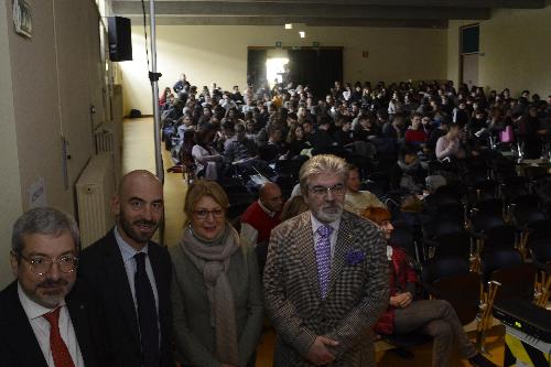 Furio Honsell (Sindaco Udine), Matteo Bassetti (Direttore clinica malattie infettive), Maria Sandra Telesca (Assessore regionale Salute, Integrazione socio-sanitaria, Politiche sociali e Famiglia) e Mauro Delendi (Direttore generale Asui Udine) all'incontro con gli studenti delle scuole superiori nell'aula Magna del liceo Percoto - Udine 01/12/2017